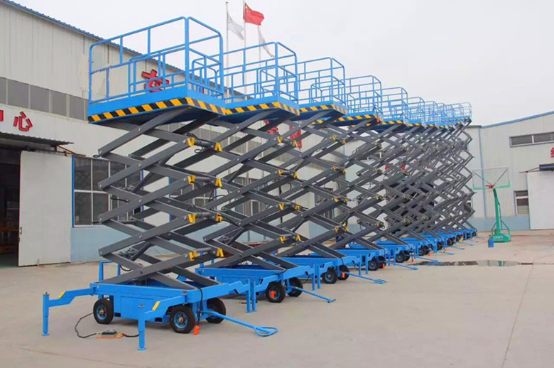        成都中成重工機械設(shè)備有限公司專業(yè)生產(chǎn)成都升降機、四川升降機、成都升降貨梯、固定式升降機、導(dǎo)軌式升降機、移動式升降機、剪叉式升降機、升降機平臺、液壓升降機、升降貨梯。本公司生產(chǎn)設(shè)備精良，工藝先進合理，檢測手段齊全，技術(shù)力量雄厚;產(chǎn)品共有多個系列、十多個品種，并承接各種非標產(chǎn)品的設(shè)計和制作，規(guī)格齊全，質(zhì)量保證，所生產(chǎn)的升降機、升降平臺符合國家行業(yè)標準，廣泛用于建筑業(yè)室內(nèi)外裝修、車間、車站碼頭、超市、大廳等高空作業(yè)和工業(yè)生產(chǎn)流水線及各樓層間的上下載貨;產(chǎn)品銷往西南各地，受到廣大用戶的好評。 　　公司主要產(chǎn)品有升降機平臺、液壓升降機、升降貨梯等。產(chǎn)品廣泛地被用于電力、交通、通訊、路燈、建筑裝潢、園林、廣告、高速公路、大型廠礦企業(yè)等領(lǐng)域。無礙障升降平臺系列廣泛適用于居民小區(qū)、行政辦公大樓、地鐵、銀行、體育館、醫(yī)院等公共場所。 　　公司擁有完善的銷售和售后服務(wù)體系，為不同行業(yè)的客戶提供全方位的應(yīng)用解決方案，使我公司產(chǎn)品與客戶使用無縫對接。經(jīng)過長期的發(fā)展，在我們所涉及的領(lǐng)域積累了眾多客戶和出色口碑，客戶滿意和信任是我們的目標，堅持創(chuàng)新和拓展是公司的發(fā)展方向，對產(chǎn)品質(zhì)量精益求精是每位同仁恪盡職守的準則，中成重工機械設(shè)備熱忱歡迎各界用戶到公司參觀指導(dǎo)和技術(shù)合作。我們將以優(yōu)惠的價格，高標的品質(zhì)，優(yōu)質(zhì)的售后服務(wù)與您密切合作，不斷滿足您的需求。  