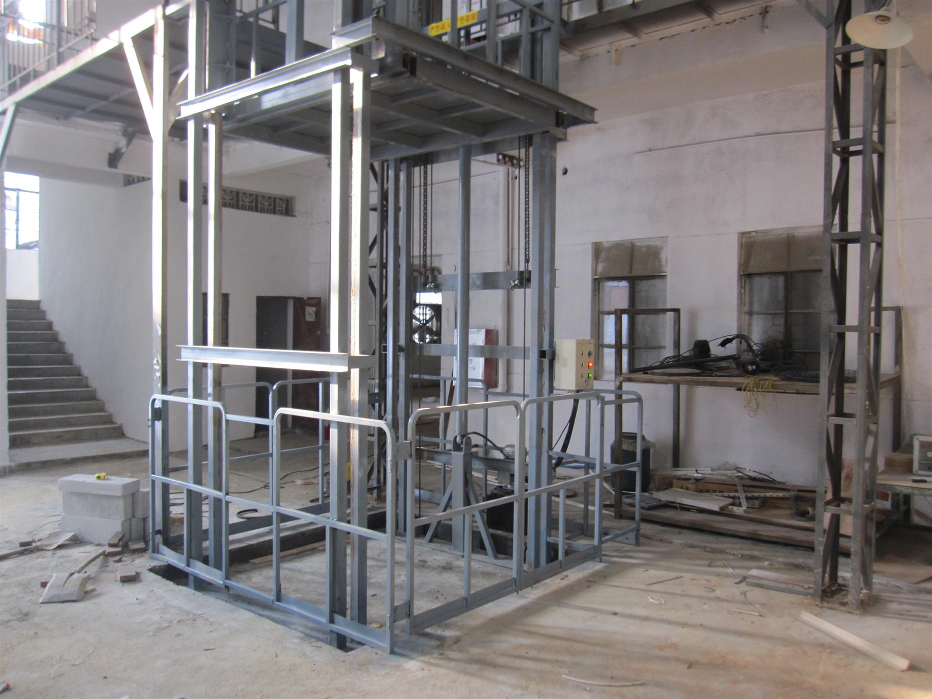 青白江區(qū)導(dǎo)軌式升降機(jī)、青白江區(qū)導(dǎo)軌式升降機(jī)廠家價(jià)格